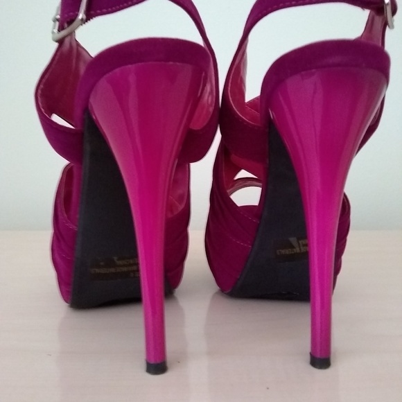 Shoes - Picture 4 of 5